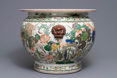 A Chinese famille verte fish bowl with birds among flowers, 19/20th C.