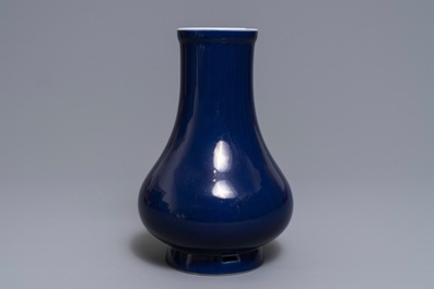 Un vase en porcelaine de Chine 'bleu sacrificiel' monochrome, marque et &eacute;poque de Yongzheng