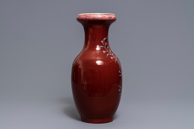 Een Chinese monochrome sang de boeuf vaas met overglazuur decor, 19e eeuw