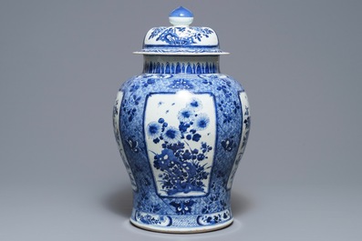 A large Chinese blue and white covered vase with floral design, Kangxi