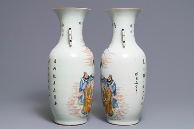 A pair of Chinese famille rose vases with musicians, 19/20th C.