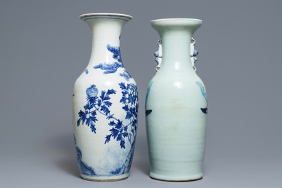 Twee Chinese blauwwitte en famille rose vazen, 19e eeuw