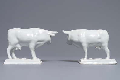 A pair of white Dutch Delft models of cows on bases with frogs, 18th C.