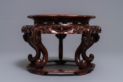 A Chinese rootwood-top carved wood stand, 19/20th C.