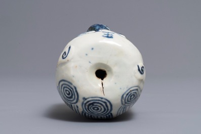 A Chinese blue and white scroll weight, 18/19th C.