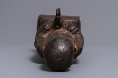 Un grand mod&egrave;le de Mahakasyapa en bronze dor&eacute; et laqu&eacute;, Chine, Ming