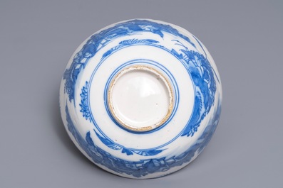 Un bol en fa&iuml;ence de Delft en bleu et blanc &agrave; d&eacute;cor de chinoiserie, 17&egrave;me