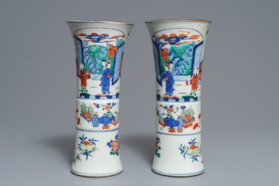 Een paar Chinese wucai gu vazen, 19e eeuw