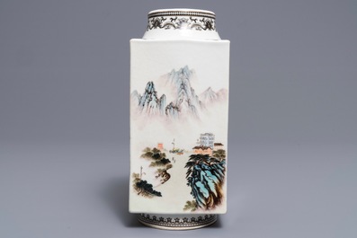 Een Chinese cong vaas met Culturele Revolutie decor, 20e eeuw
