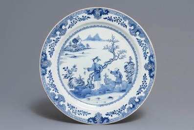 A large Chinese blue and white dish, a beaker vase and a ginger jar, 18/19th C.