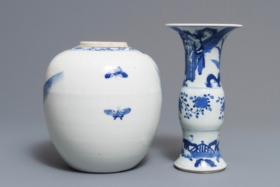 A large Chinese blue and white dish, a beaker vase and a ginger jar, 18/19th C.