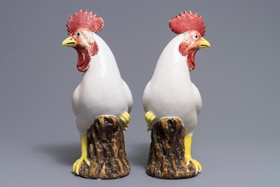 A pair of Chinese export porcelain models of roosters, 19th C.