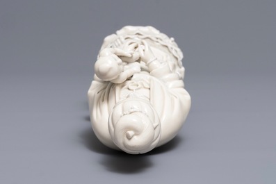 Un mod&egrave;le de Guanyin &agrave; l'enfant en porcelaine blanc de Chine, 19&egrave;me