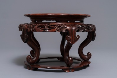 A Chinese rootwood-top carved wood stand, 19/20th C.