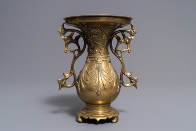 A Chinese silver-inlaid bronze vase, 18/19th C.