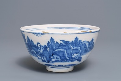 Un bol en fa&iuml;ence de Delft en bleu et blanc &agrave; d&eacute;cor de chinoiserie, 17&egrave;me