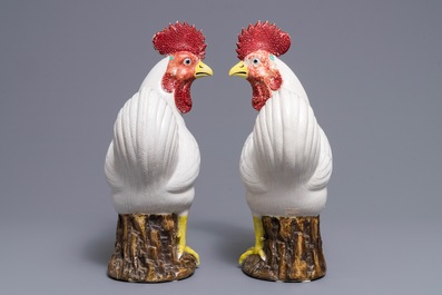 A pair of Chinese export porcelain models of roosters, 19th C.