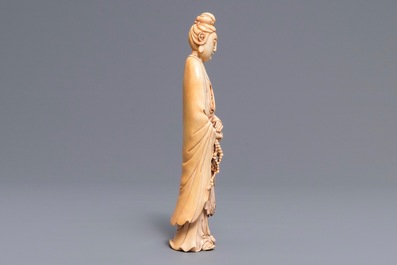 A Chinese carved ivory figure of Guanyin, 18th C.