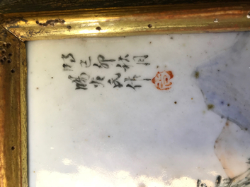 Une plaque en porcelaine de Chine qianjiang cai &agrave; d&eacute;cor d'un paysage, Luo Yang Gu, Guangxu