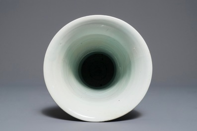 Un vase de forme gu en porcelaine de Chine wucai, Shunzhi, &eacute;poque Transition