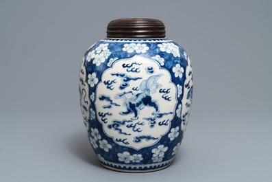 A Chinese blue and white Kangxi-style jar with Buddhist lions, 19th C.