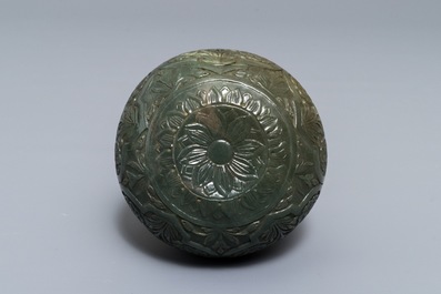 A Chinese Mughal-style spinach jade huqqa base, 19/20th C.