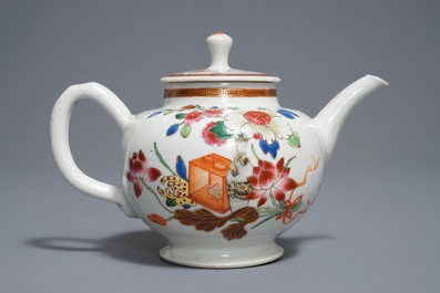 Een collectie divers Chinees famille rose porselein, Yongzheng/Qianlong