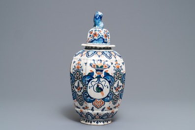 A large Dutch Delft cashmire palette vase and cover, 1st half 18th C.