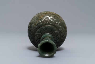 A Chinese Mughal-style spinach jade huqqa base, 19/20th C.