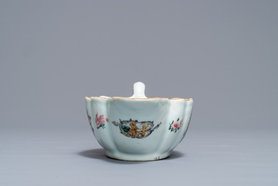 Une sauci&egrave;re et une assiette en porcelaine de Chine famille rose pour le march&eacute; hollandais, blasons de Van Tets, Qianlong
