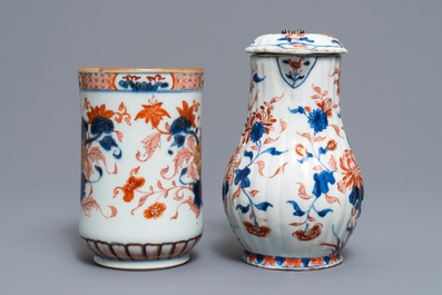 Un plat &agrave; condiments, une verseuse couverte et une chope en porcelaine de Chine de style Imari, Kangxi/Qianlong