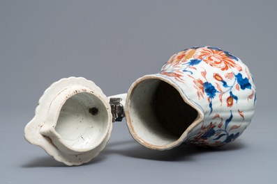 A Chinese Imari-style condiments dish, a covered jug and a mug, Kangxi/Qianlong