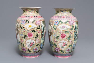 Een paar fijne Chinese famille rose vazen, Qianlong merk, Republiek, 20e eeuw