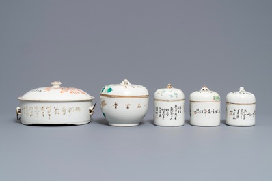 Une terrine et trois r&eacute;chauds en porcelaine de Chine qianjiang cai et une bo&icirc;te couverte famille rose, 19/20&egrave;me