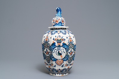 A large Dutch Delft cashmire palette vase and cover, 1st half 18th C.