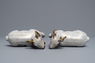 Une paire de b&eacute;liers en &eacute;maux cloisonn&eacute;s et bronze dor&eacute;, Chine, Qianlong