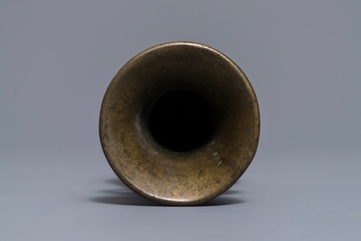 A Sino-Tibetan silver-inlaid bronze vase, 18/19th C.
