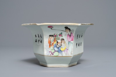 Een collectie van zes Chinese qianjiang cai vazen, 19/20e eeuw