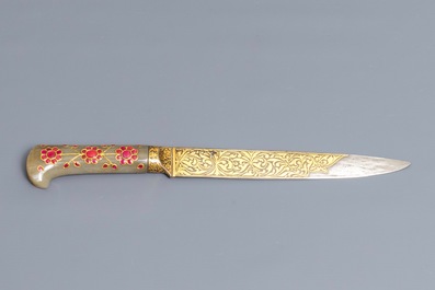 A Mughal-style pink gemset jade hilted dagger with damascened blade, India, 19/20th C.