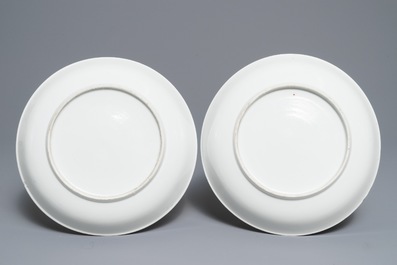 A pair of Chinese qianjiang cai puce-decorated plates, Republic, 20th C.