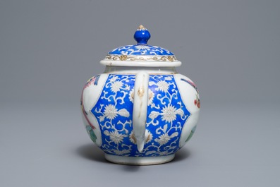 Une th&eacute;i&egrave;re couverte en porcelaine de Chine famille rose &agrave; d&eacute;cor d'un perroquet, Yongzheng/Qianlong