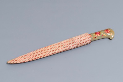 A Mughal-style pink gemset jade hilted dagger with damascened blade, India, 19/20th C.