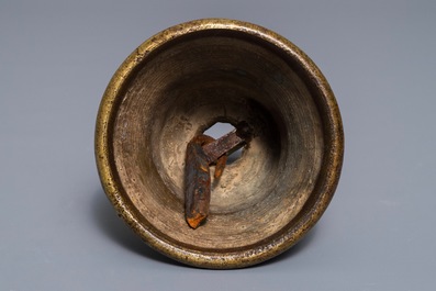 Une cloche en bronze &agrave; traces de laque et dorure, Sino-Tibet, 17/18&egrave;me