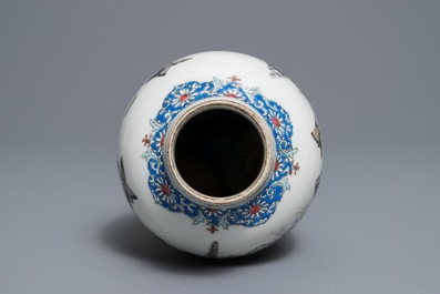 Un vase, une th&eacute;i&egrave;re et une tasse et soucoupe en porcelaine de Chine grisaille et famille rose, Yongzheng/Qianlong