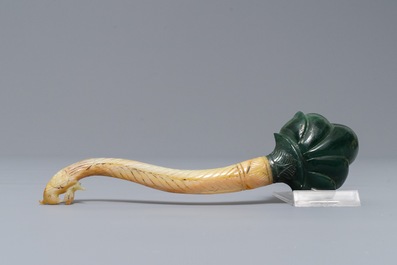 A Mughal two-coloured jade spoon, India, 18/19th C.