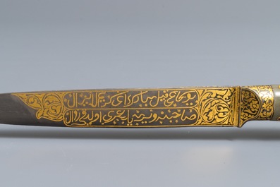 A Mughal-style pink gemset jade hilted dagger with damascened blade, India, 19/20th C.