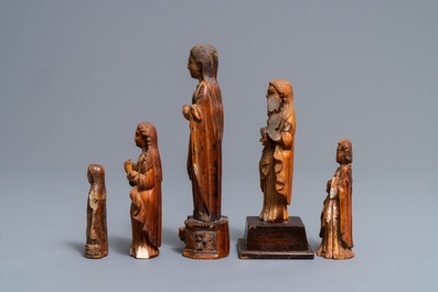 Cinq figures indo-portugaises en ivoire sculpt&eacute;, Goa, 17&egrave;me