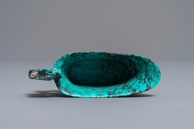 A Chinese carved turquoise libation cup, 19/20th C.