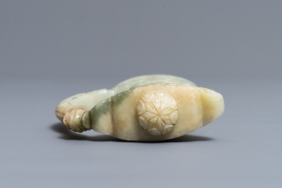 Une poign&eacute;e en jade sculpt&eacute; de style moghol, Inde, 19/20&egrave;me