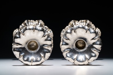 Een paar zilveren kandelaars, mogelijk Oostenrijk, 19e eeuw